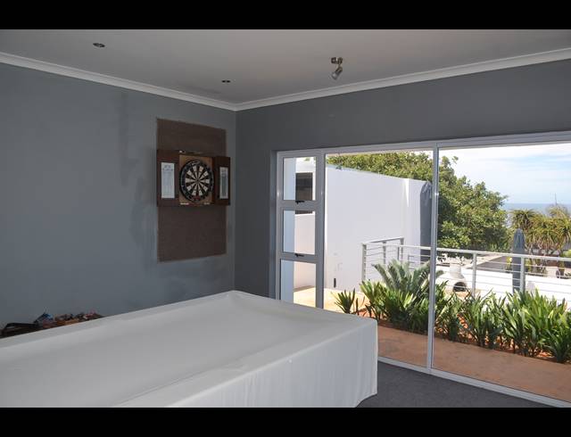 5 BEDROOM HOUSE FOR SALE IN JEFFREYS BAY CENTRAL